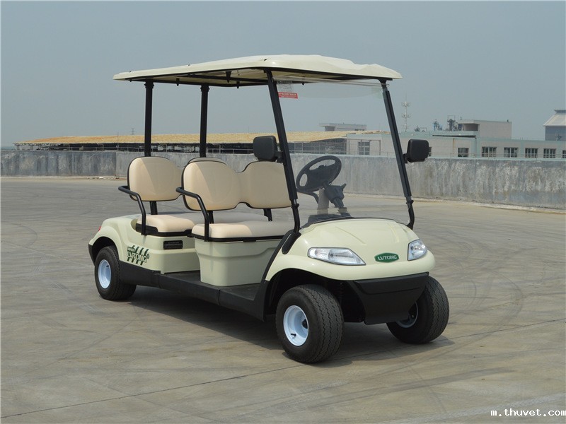 4座高尔夫球车